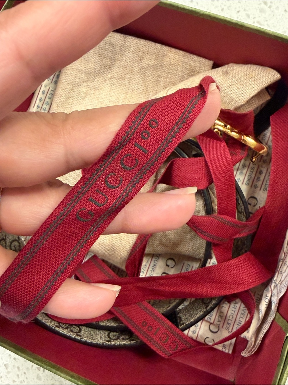 Gucci reversible Beige Monogram Canvas Belt with Gold Buckle - Picture 8 of 8